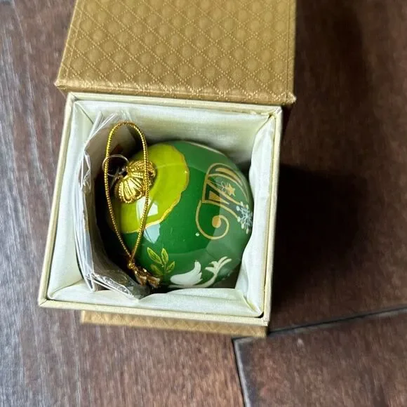 Pier 1 imports Li Bien green peace bulb Christmas‎ ornament 2016 glass - Picture 9 of 10